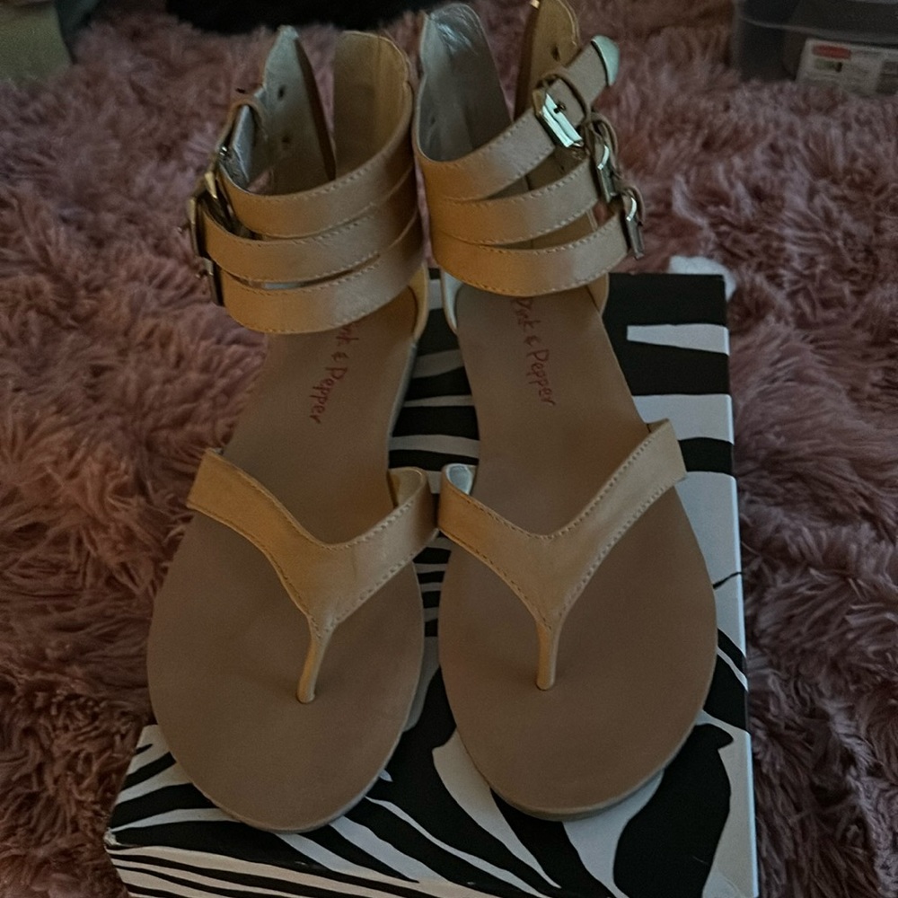 Light brown natural sandal